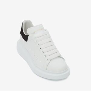 Alexander McQueen Women's Oversized Sneaker in White/black - size 40/US10